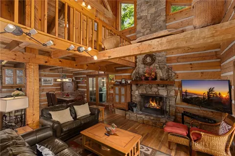 Living - 826 River Ridge Rd, Boone, NC 28607 photo 5 of 7
