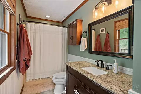 Bath - 280 Moss Hill Rd, Boone, NC 28607 photo 2 of 4