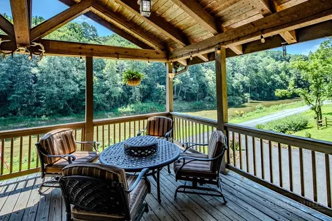 1059 Mouth Of Silas Creek Rd, Lansing, NC 28643