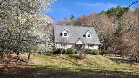 360 River Cove Ln, Hayesville, NC 28904