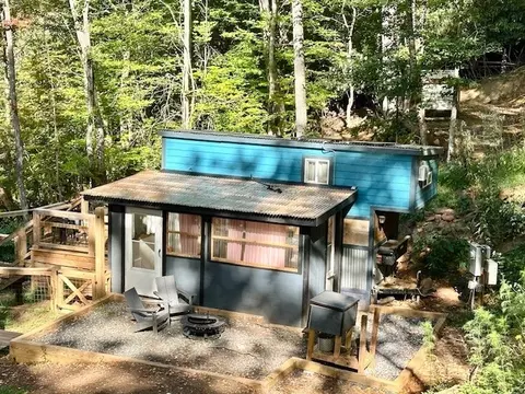 241 Mountain Shadows Rd, Jefferson, NC 28640