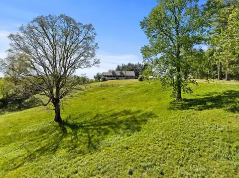 121 Shady Oaks Ln, Newland, NC 28657