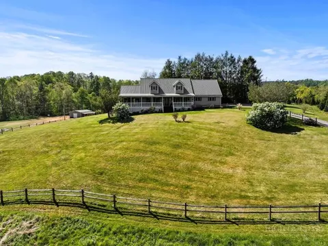 121 Shady Oaks Ln, Newland, NC 28657