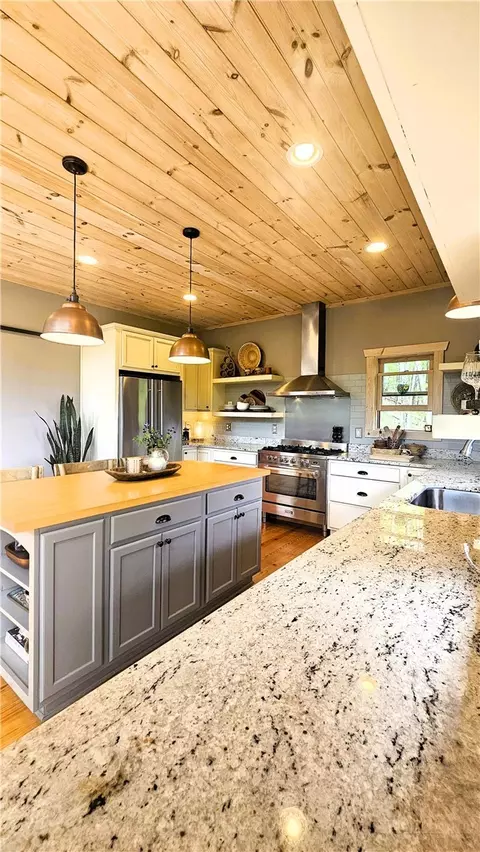Kitchen - 692 Great Sky Dr, Todd, NC 28684 photo 4 of 5