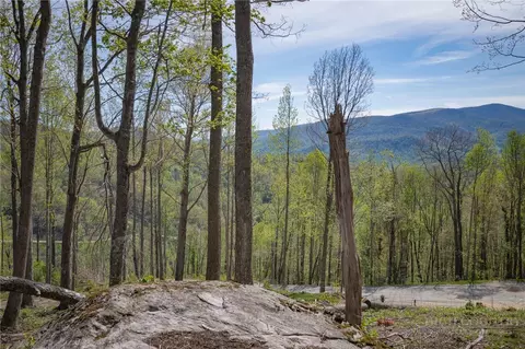 140 Old Forge Trl, Elk Park, NC 28622