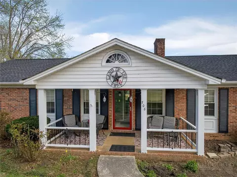 708 NE Wilmore St, Lenoir, NC 28645