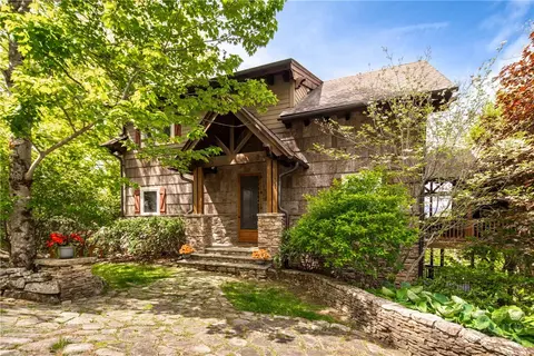 371 Dameron Dr, Blowing Rock, NC 28605