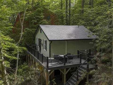 141 Snowflake Rd, Banner Elk, NC 28604