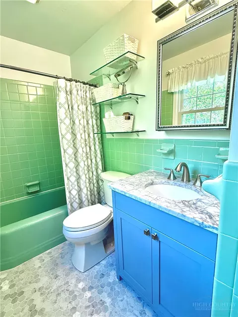 Bath - 112 Chandy St, Boone, NC 28607 photo 1 of 4
