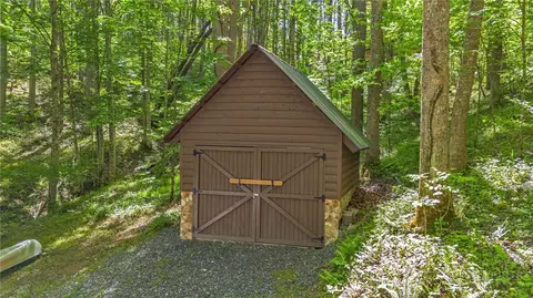 Exterior - 204 Mountain Side Ln, Crumpler, NC 28617 photo 2 of 9