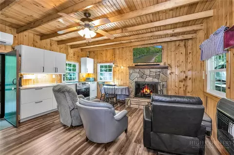 Living - 204 Mountain Side Ln, Crumpler, NC 28617 photo 3 of 3