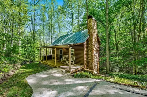 Exterior - 204 Mountain Side Ln, Crumpler, NC 28617 photo 5 of 9