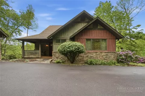 405 Woodlake Loop Rd, Elk Park, NC 28622