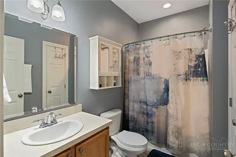 Bath - 200 Freds Dr, Boone, NC 28607 photo 4 of 5