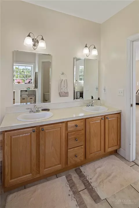 Bath - 200 Freds Dr, Boone, NC 28607 photo 3 of 5