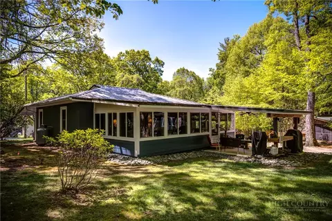1010 Rash Rd, Glade Valley, NC 28627