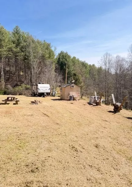 1617 Pot Rock Rd, Woodlawn, VA 24381