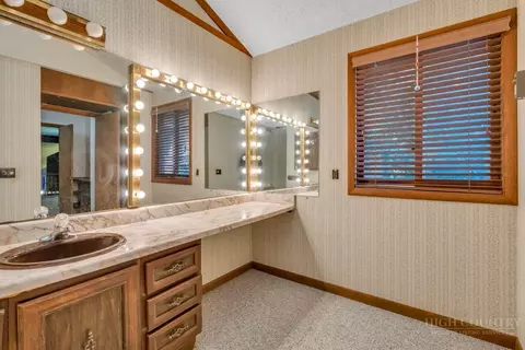 Bath - 1065 Ravens Ridge Cir, Boone, NC 28607 photo 2 of 4