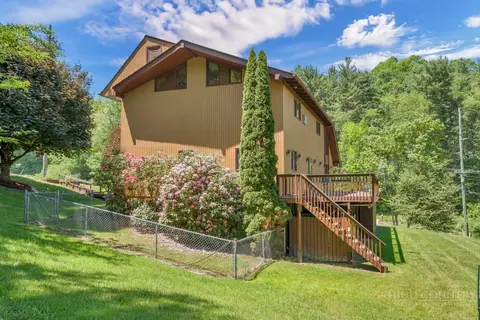 Exterior - 1065 Ravens Ridge Cir, Boone, NC 28607 photo 2 of 11