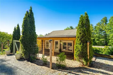 279 Green St, Blowing Rock, NC 28605