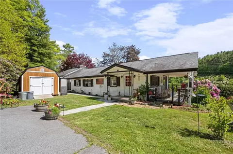 190 Benfield Rd, Crossnore, NC 28616
