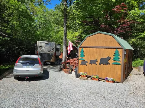 55 Sassafras Rd, Newland, NC 28657