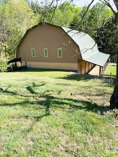 420 Virginia Ln, Mouth Of Wilson, VA 24363