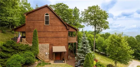 359 Running Deer Trl, Boone, NC 28607