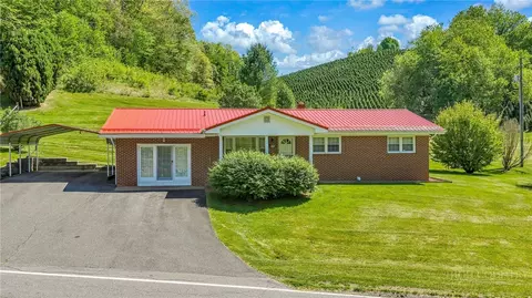 346 Piney Creek Rd, Lansing, NC 28643