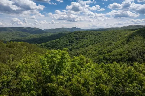 75 Lobelia Ln, Boone, NC 28607