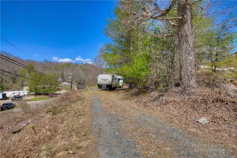 Exterior - 3 Altapass Trl, Spruce Pine, NC 28777 photo 15 of 18