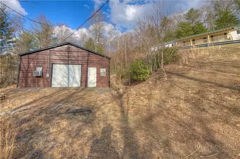 Exterior - 3 Altapass Trl, Spruce Pine, NC 28777 photo 6 of 18
