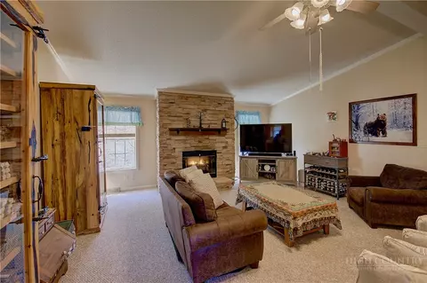 Living - 3 Altapass Trl, Spruce Pine, NC 28777 photo 2 of 4