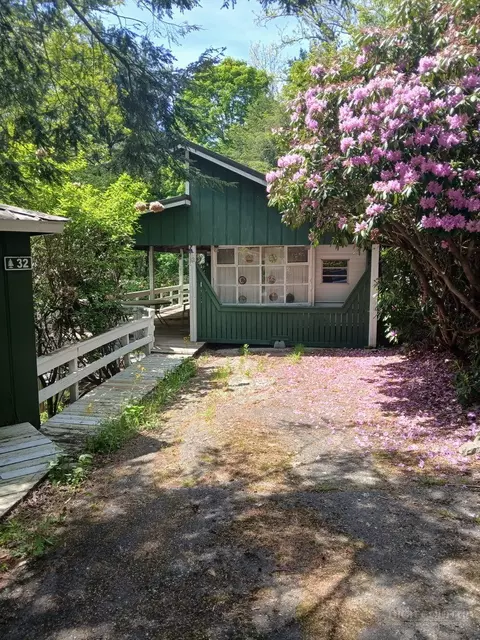 32 Powerhorn Ln, Newland, NC 28657