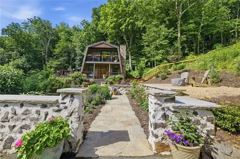 635634 Little Horse Creek Rd, Newland, NC 28657