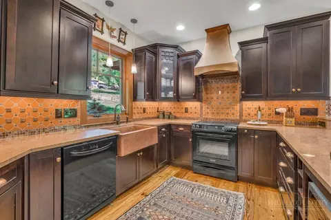 Kitchen - 355 Oakley Grn, Boone, NC 28607 photo 3 of 4