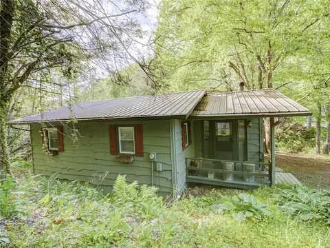 Exterior - 1471 Bamboo Rd, Boone, NC 28607 photo 9 of 10