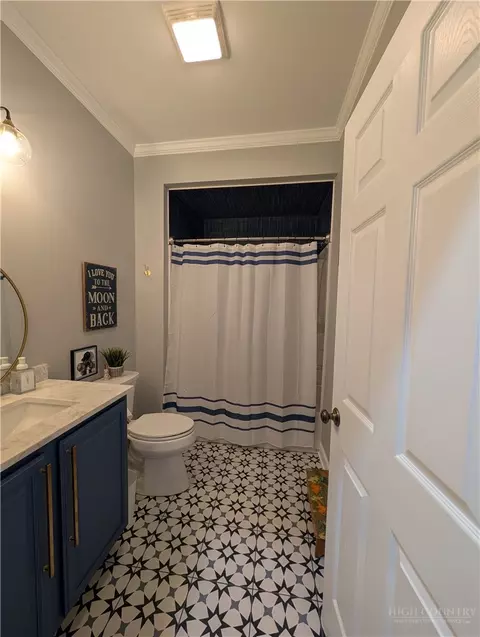 Bath - 238 Olde Beau Blvd, Roaring Gap, NC 28668 photo 2 of 7