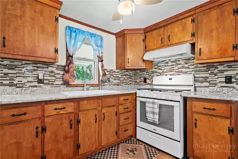154 Folger Rd, Sparta, NC 28675 photo 9