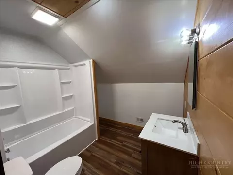 Bath - 138 Talon Dr, Boone, NC 28607 photo 3 of 3