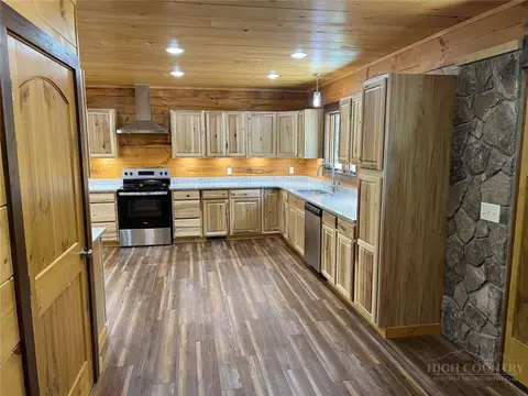 Kitchen - 138 Talon Dr, Boone, NC 28607 photo 1 of 2
