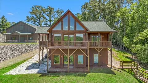 318 Heron Dr, Wilkesboro, NC 28697