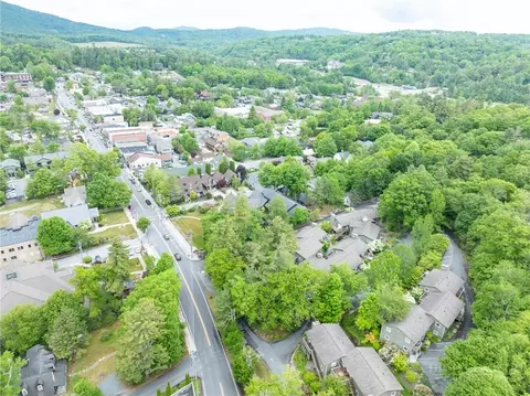 View/Area - 202 Village Green Rd #E-1, Blowing Rock, NC 28605 photo 4 of 4