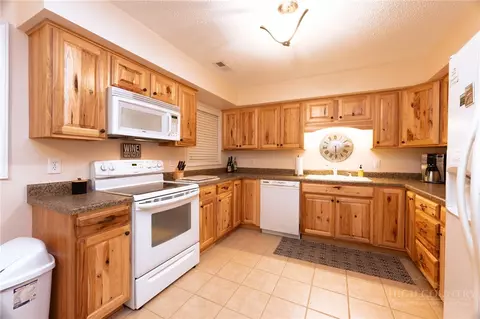 Kitchen - 202 Village Green Rd #E-1, Blowing Rock, NC 28605 photo 2 of 2