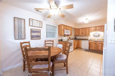 Dining - 202 Village Green Rd #E-1, Blowing Rock, NC 28605 photo 2 of 2