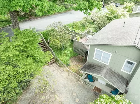 Exterior - 202 Village Green Rd #E-1, Blowing Rock, NC 28605 photo 3 of 4