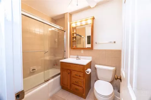 Bath - 202 Village Green Rd #E-1, Blowing Rock, NC 28605 photo 2 of 2