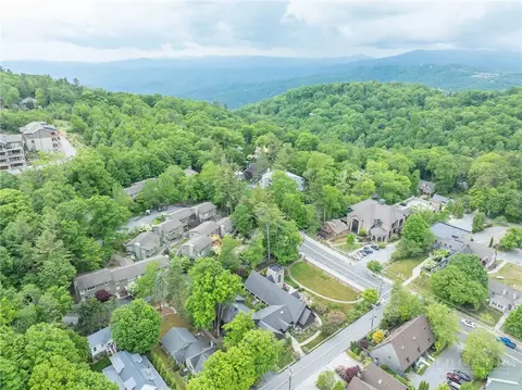 View/Area - 202 Village Green Rd #E-1, Blowing Rock, NC 28605 photo 4 of 5