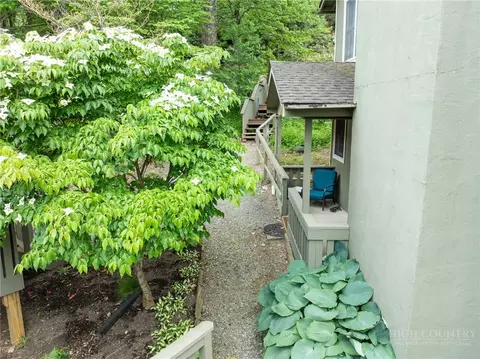 Exterior - 202 Village Green Rd #E-1, Blowing Rock, NC 28605 photo 2 of 4