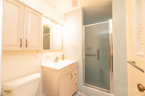 Bath - 202 Village Green Rd #E-1, Blowing Rock, NC 28605 photo 1 of 2